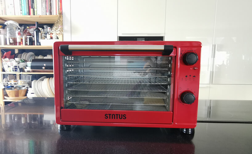 Statusova sušilica voća dostupna je u dvije veličine: 14 l i 30 l.