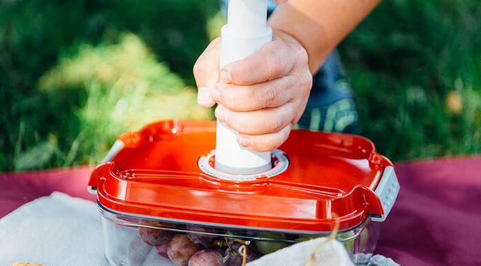 S vakuumskim pohranjivanjem ispumpate zrak iz posude i stvorite optimalno okruženje za pohranu ekološke hrane.
