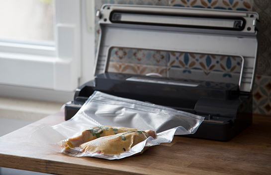 vakuumiranje piščančjih beder za sous vide kuhanje